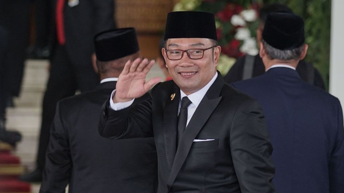 Avant D'être Injecté Avec Le Vaccin COVID-19, Ridwan Kamil A Subi Un Test Sur écouvillon