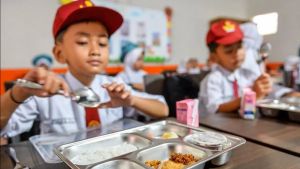 Marak Siswa Keracunan, DPR Heran Penyelenggara MBG Kejar Jumlah Dapur Daripada Kualitas Menu 