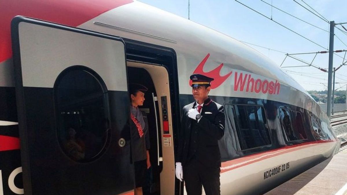 Passengers Asked Not To Be Late, 5 Minutes Before The Departure Of The High Speed Train Door Has Been Closed