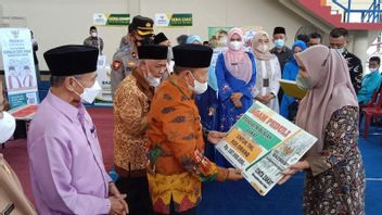 3,935 Honorary Teachers And Daily Workers In Agam West Sumatra Receive IDR 701.2 Million Zakat From Baznas