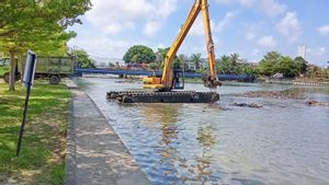 BWS Bali Penida Keruk Muara Tukad Badung Demi Kurangi Banjir