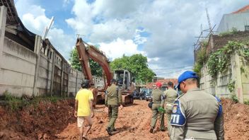 Buntut Protes Warga, Satpol PP Segel 2 Alat Berat di Proyek Pengurukan Lahan Tangerang