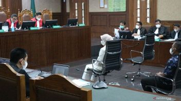 在审判中，Rita Widyasari肯定Azis Shamsuddin询问他的名字未被提及