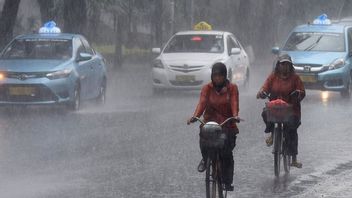 BMKGは、インドネシアの一部で大雨に注意するよう国民に促します