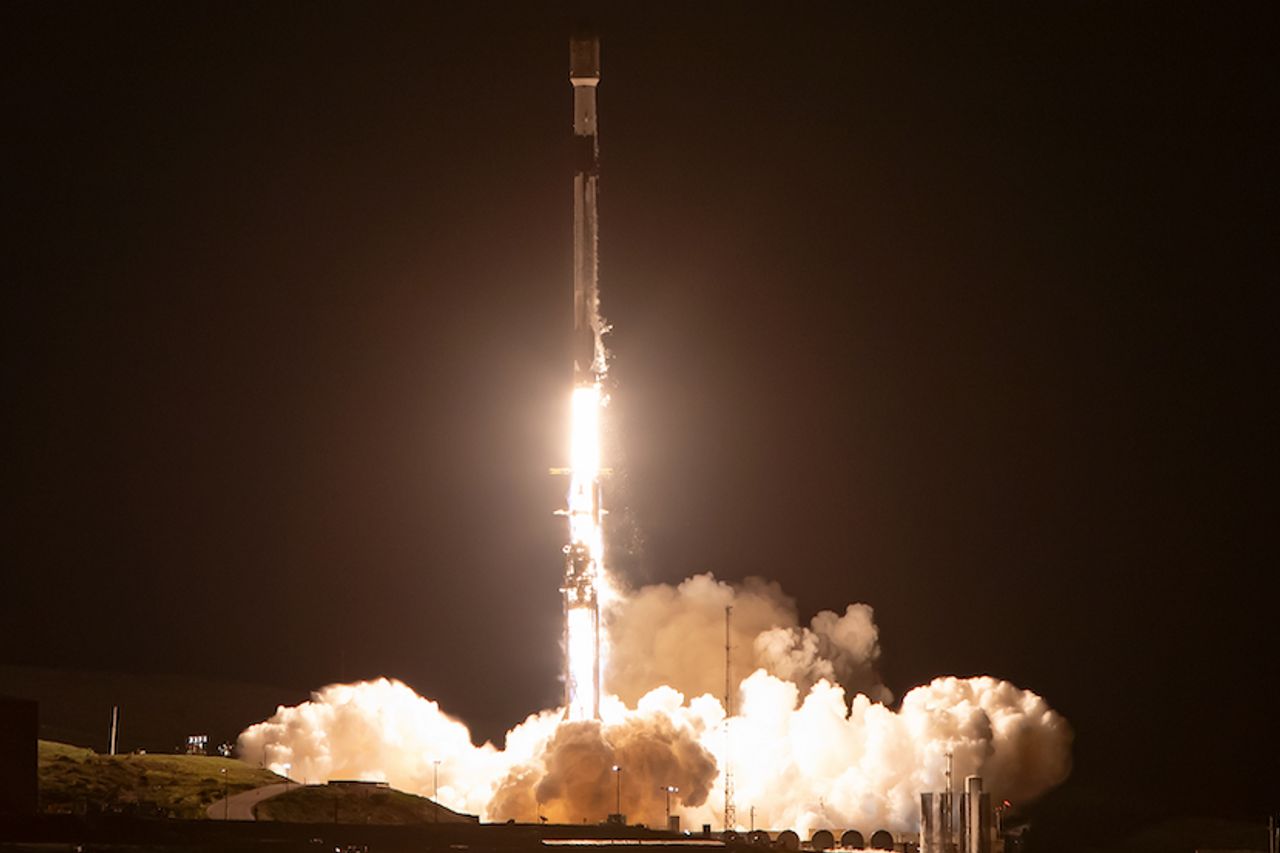SpaceXは1日で2つのファルコン9ロケットを軌道に打ち上げます