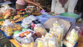 في اليوم الثاني من شهر الصيام ، يمكن لتجار Takjil في سوق تانجيرانج القديم Smile Sumringah ربح 3 ملايين روبية يوميا