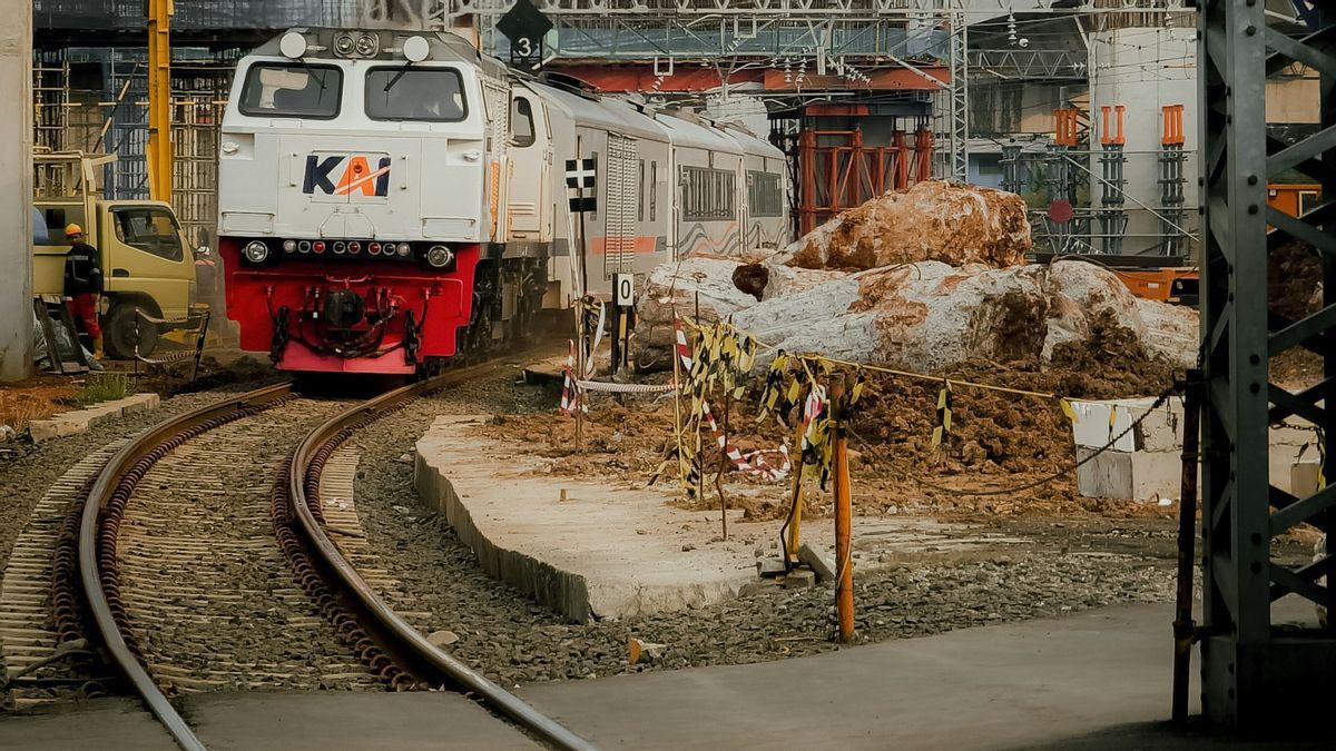 日曜市場の鉄道を貫通する道路の建設に対応することに消極的で、住民は住む場所を変えることに混乱しています