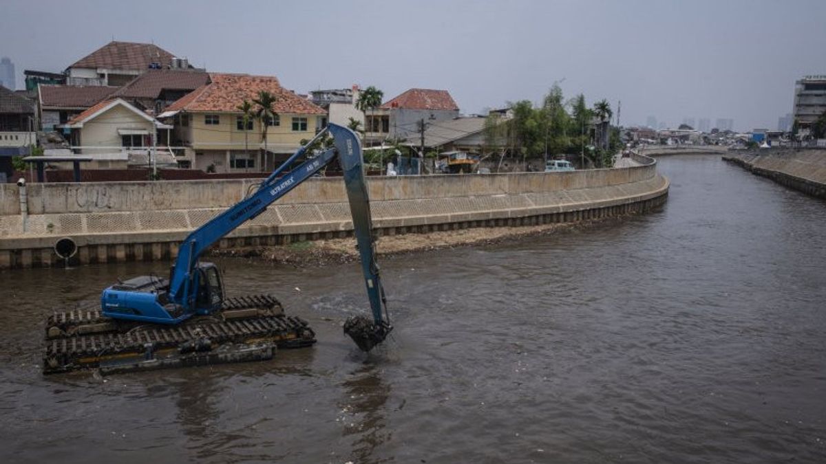 DKI Segera Relokasi Warga Terdampak Normalisasi Sungai ke Rusun Pasar Rumput