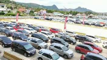 H-4 عيد الميلاد 2023 ، سيارة سومطرة وجاوة للمسافرين بدأت تثقل كاهل ميناء باكوهيني لامبونغ
