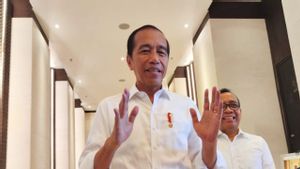 Aujourd'hui, Jokowi a reçu une médaille d'honneur de la police nationale et devient un citoyen honoraire de Brimob