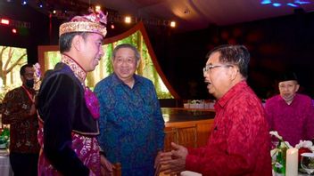 صورة لجوكوي الذي تحدث مع SBY ويوسف كالا خلال حفل عشاء في GWK