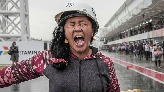 اتضح أن Rara Istiani Wulandari The MotoGP Rain Charmer كان 2 أسابيع أخرى في حلبة مانداليكا ، ما هي الأنشطة؟