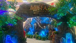 Celebrate Christmas With Mufasa Installation: The Lion King