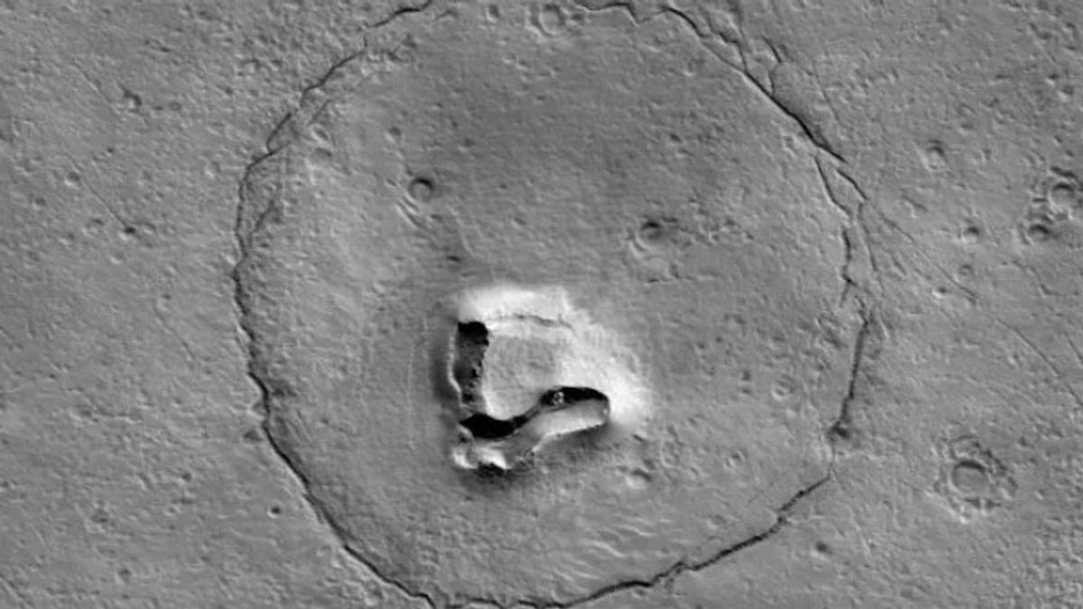 Unique Phenomenon On Mars, There Is A Face Of Teddy Bears On The Planet's Surface