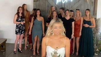 Cette Femme Prend De Force Bouquet D’autres Invités à La Réception De Mariage, La Vidéo Est Virale