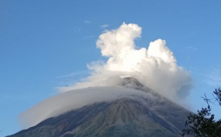 Gunung Karangetang Masih Siaga, Masyarakat Diminta Menjauh Radius 2,5 Km