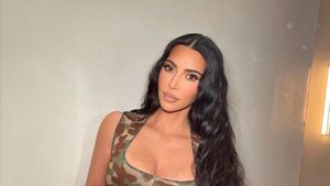 Kim Kardashian Lajang, Resmi Lepas Nama Kanye West