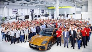 Sejarah Terukir di Pabrik Leipzig, Satu Unit Panamera Turbo E-Hybrid Tandai Produksi ke-2 Juta Porsche