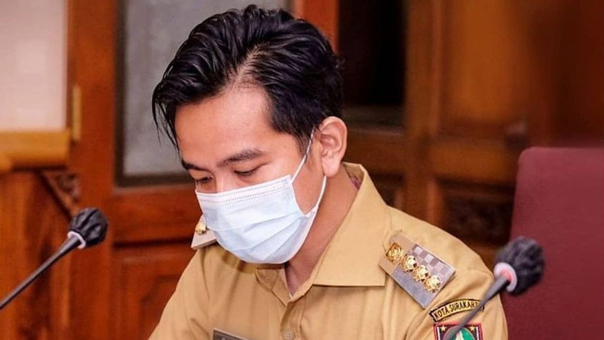 Gibran Minta Maaf Saat Netizen Ini Lontarkan Kritik, 'Ini Wali Kota yang Dikit-dikit Pecat Wong Cilik!' 