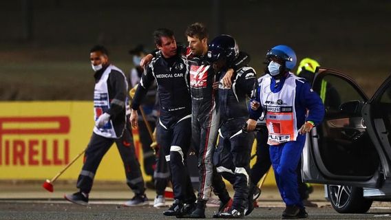 Grosjean's Escape From The Horror Accident At The Bahrain Grand Prix Was A Miracle