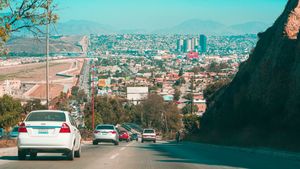 Puluhan Sopir Truk Meksiko Belajar Bahasa Inggris Demi Penuhi Standar Trump