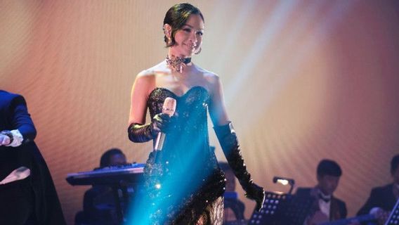 Ketika Andien Menginterpretasi Lagu-Lagu Chrisye di Pusat Seni Budaya Radjawali