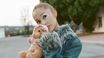 Ariana Grande Joins HYBE's Superfan Weverse Platform