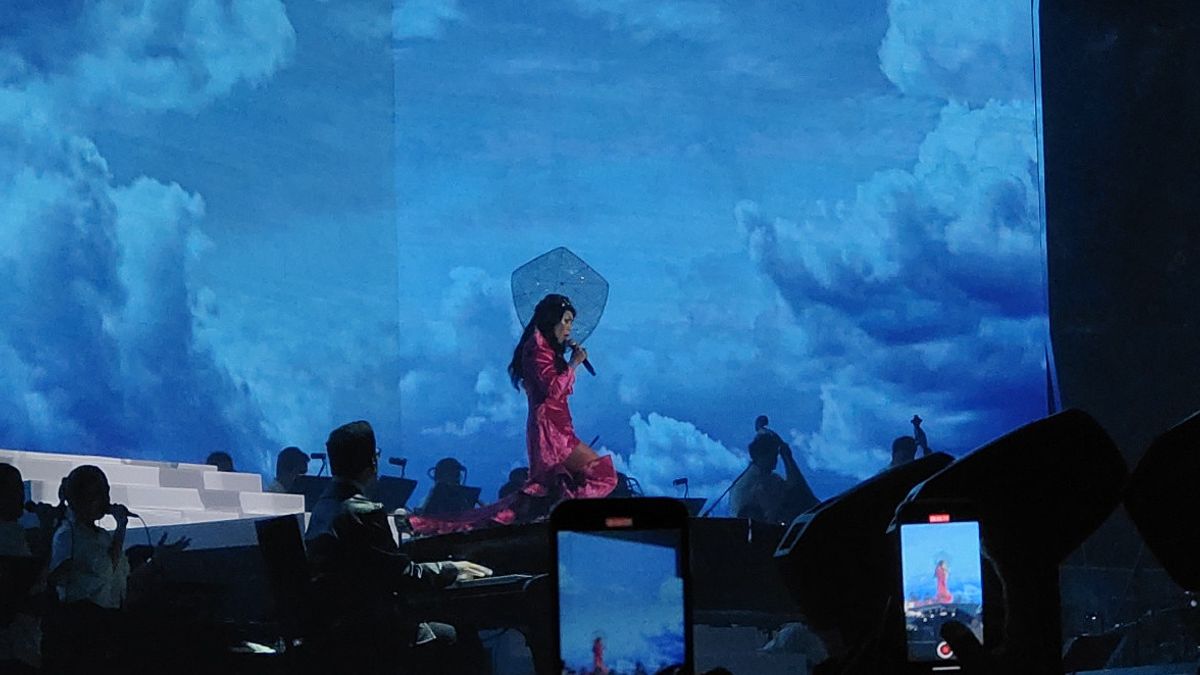 Lagu Kembali jadi Repertoar Pembuka Konser Tunggal Anggun di Jakarta