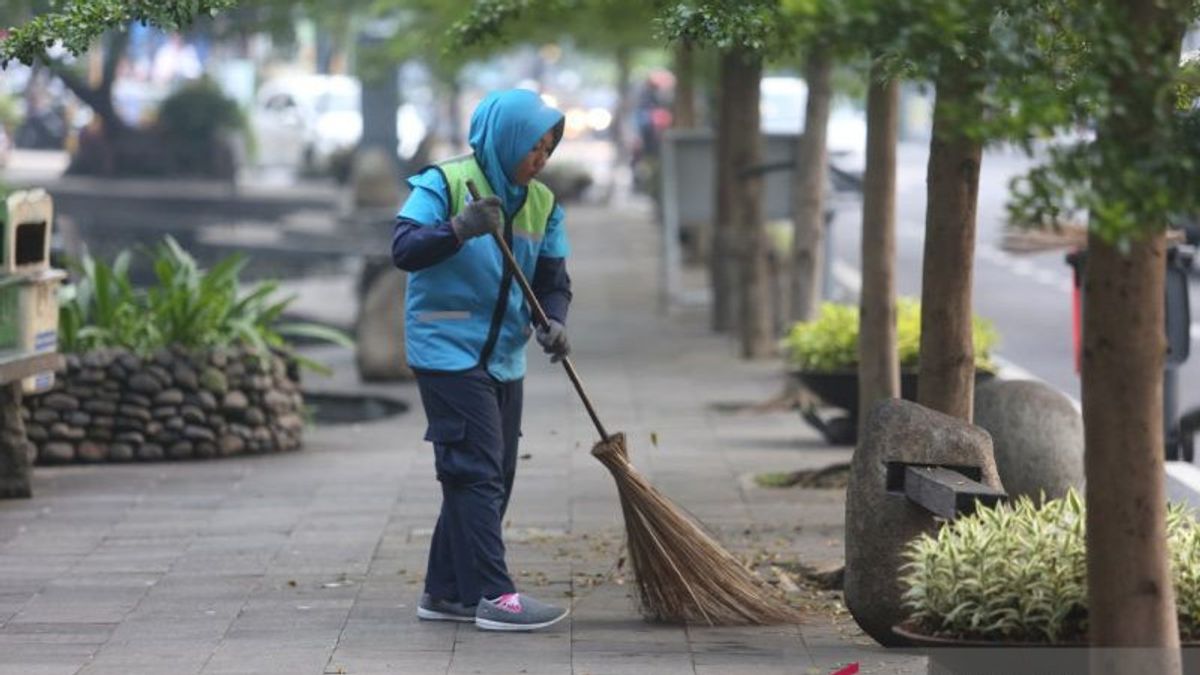 DLH Bandung تضمن عمل 1,500 عامل نظافة خلال العيد