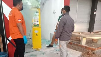 The Aceh Sharia Bank ATM Burglary In Banda Aceh Was Caught By Residents, Perpetrators Left The ATM Machine Then Escaped With Avanza