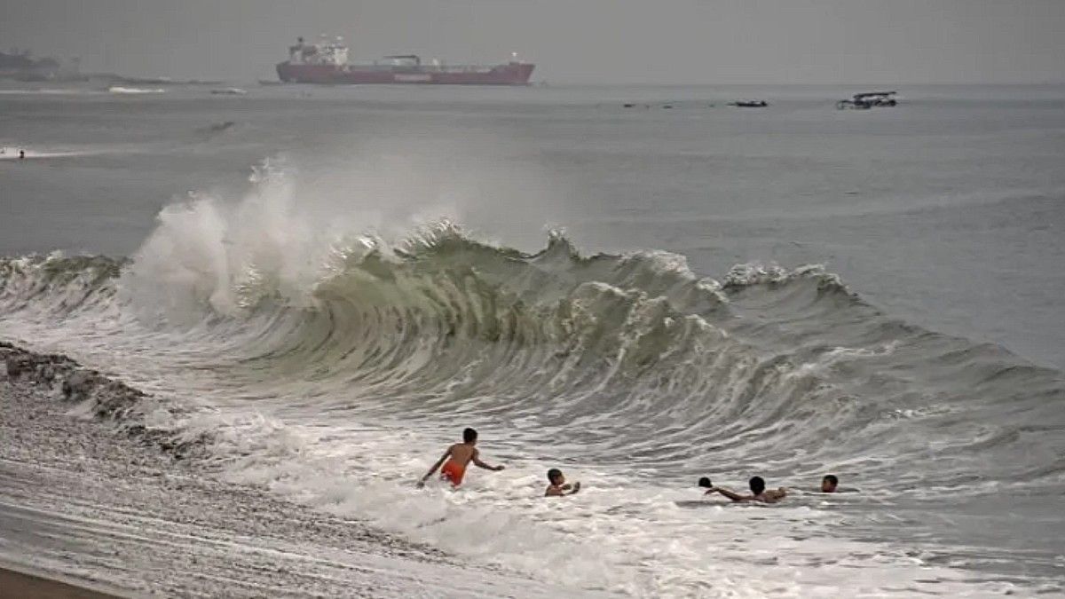 Waters Of The North Natuna Sea Potentially High Waves Up To 6 Meters