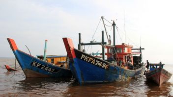 The Ministry Of Maritime Affairs And Fisheries Is Urged To Follow Up On The Finding Of 16 Thousand Ships Without Permit In Indonesia