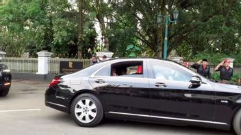 Ganjar And Jokowi Left the Batutulis Palace In A Car After Being Announced As the PDIP Presidential Candidate
