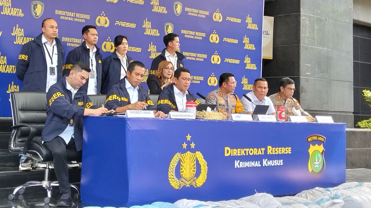 Polda Metro Sita 439 Koli Pakaian Bekas dari Cina dan Korsel