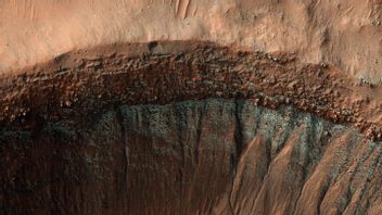 NASAが火星でドライアイスと奇妙な塹壕を発見