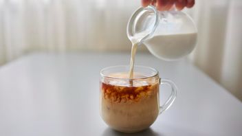 Minum Kopi dengan Susu Alternatif, Cara Nikmat Jaga Kesehatan Tulang dan Otot