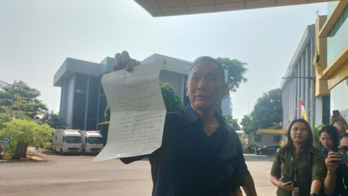 Jusuf Hamka remet une lettre de démission au bureau du DPP Golkar