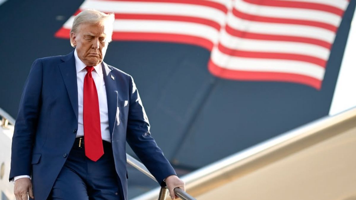 Trump Berlakukan Tarif Impor hingga Bea Tambahan Produk China Mulai 4 Maret
