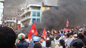 Tentara dengan Kendaraan Lapis Baja Patroli di Jalanan Nepal Usai Kerusuhan 