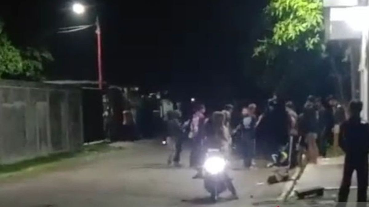 La police de Sukabumi arrête trois jeunes soupçonnés d’actes de violence