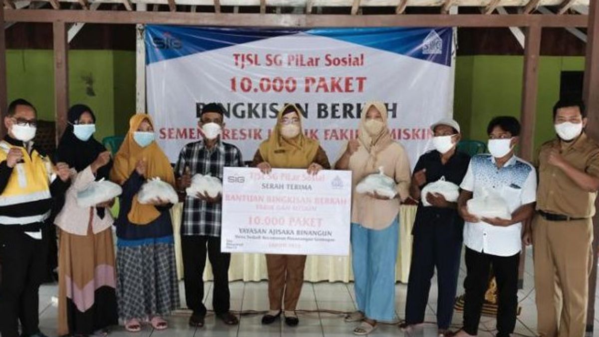 Helping Economic Recovery, Semen Indonesia Distributes Basic Food To Several Regencies In Three Provinces Rp1.9 Billion