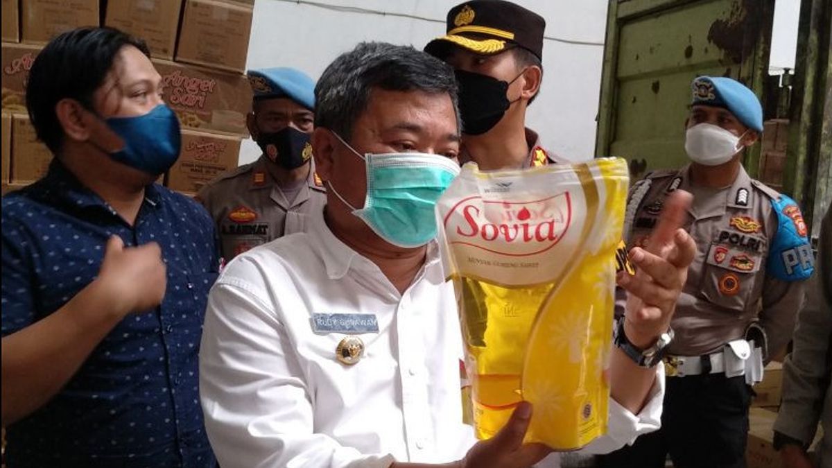 Garut Regent Rudy Brings Good News, 263 Residents Will Get Cooking Oil Assistance For 3 Months