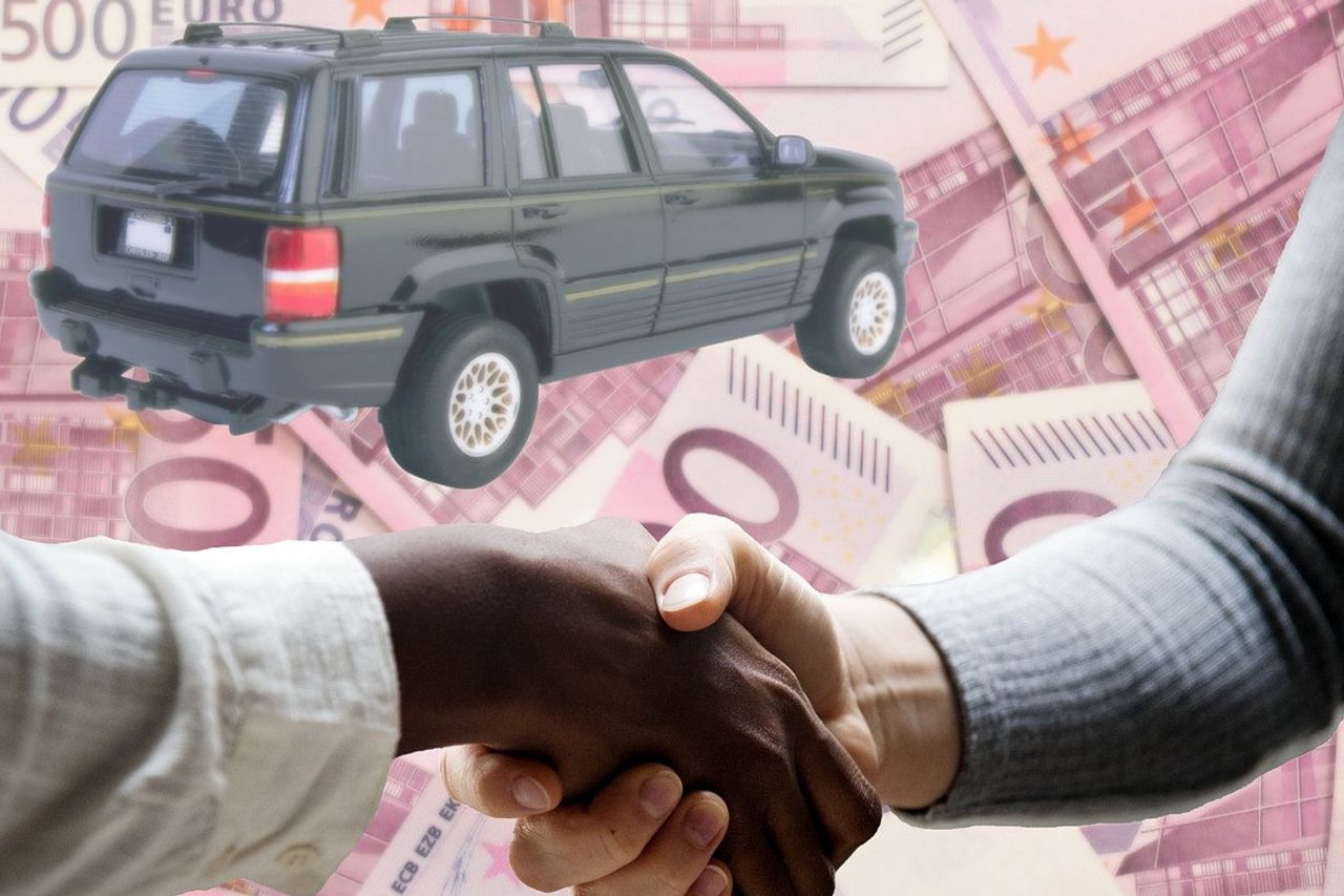 中古車ローンの長所と短所の測定、少額の頭金が高いが高金利
