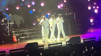 Gaya R&B Khas 90-an, Fashion Konsisten Boyz II Men Konser di Jakarta Tak Lekang oleh Waktu