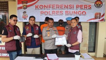 警方在Bungo Jambi逮捕了2名毒贩,获得了近1公斤冰毒