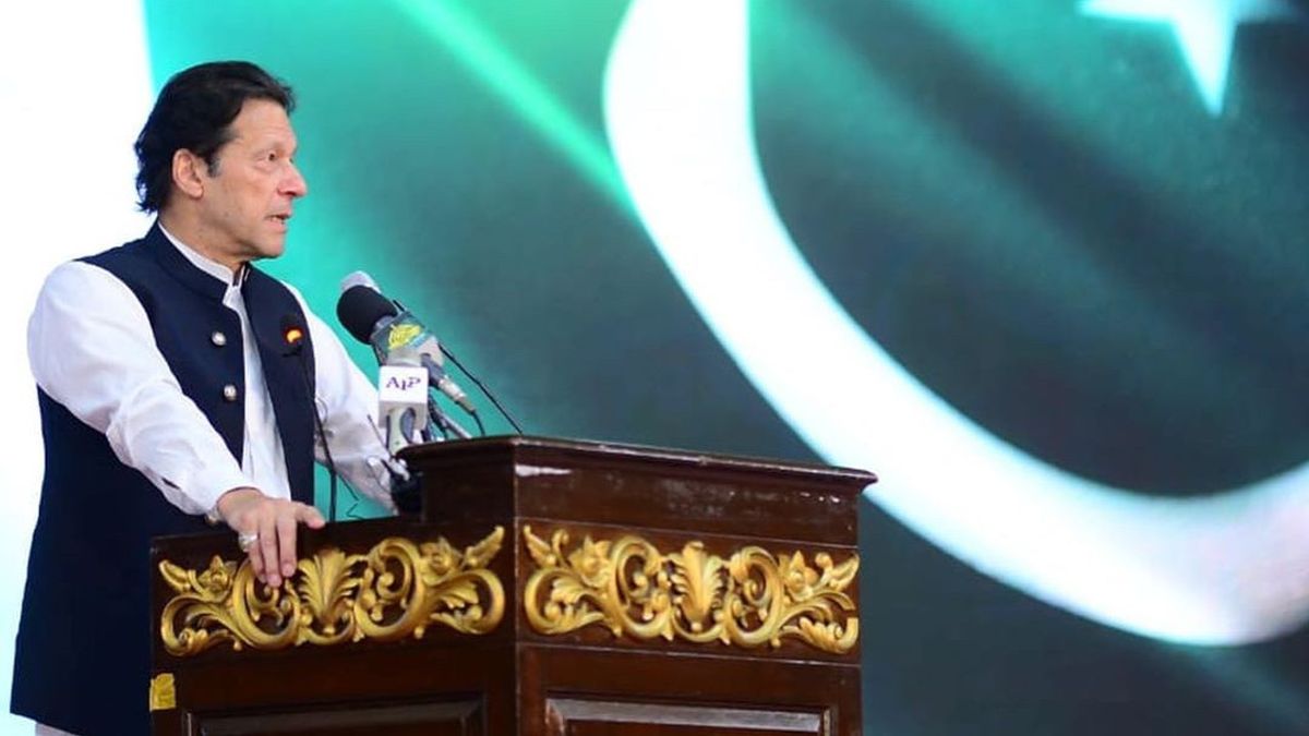 巴基斯坦 Pm ImranKhan 大满贯法国总统埃曼纽尔 · 麦克龙， 他认为传播仇视伊斯兰教