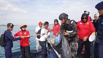 KKP在巴淡岛水域周围收集了6.49吨塑料废物