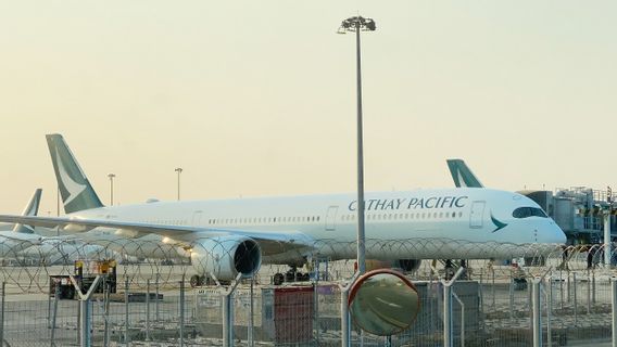 Hong Kong's Strict COVID-19 Rules Are Mentally Burdening, Cathay Pacific Pilot: I Can't Continue This