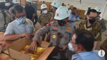 Lampung Police Chief Inspects Cooking Oil Supplies In Lampung