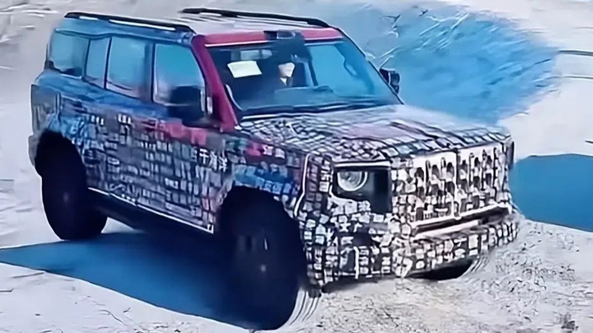 SUV هونغكوي الكهربائية على الطرق الوعرة ، يستخدم أربعة محركات